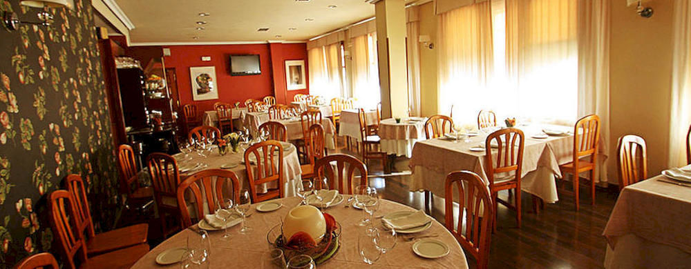 Hostal Restaurante Mendez 비야프랑카델비에르소 외부 사진