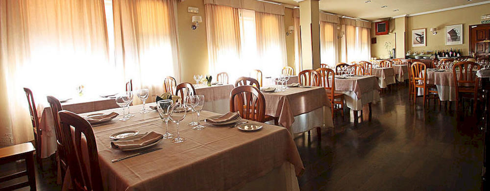 Hostal Restaurante Mendez 비야프랑카델비에르소 외부 사진